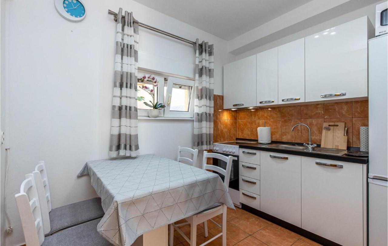 Amazing Apartment In Kostrena With 1 Bedrooms And Wifi المظهر الخارجي الصورة