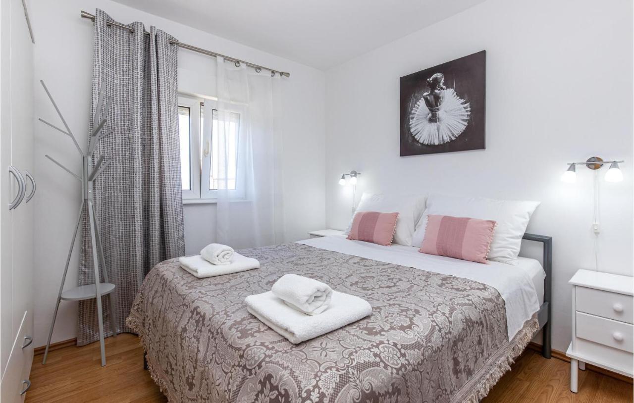 Amazing Apartment In Kostrena With 1 Bedrooms And Wifi المظهر الخارجي الصورة