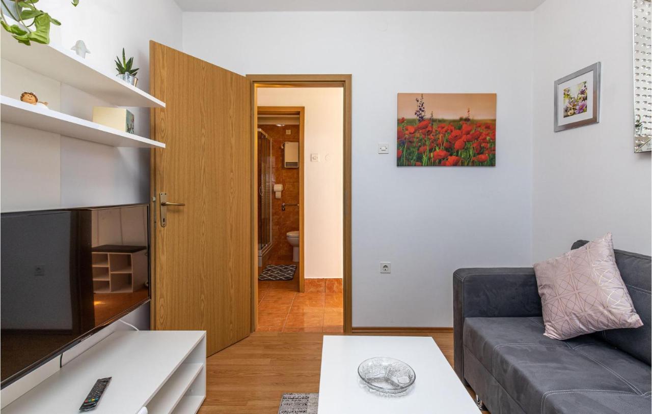 Amazing Apartment In Kostrena With 1 Bedrooms And Wifi المظهر الخارجي الصورة