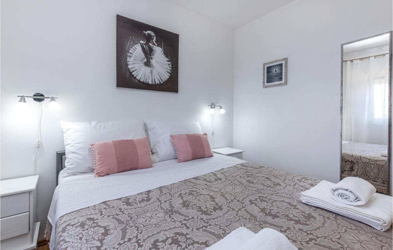 Amazing Apartment In Kostrena With 1 Bedrooms And Wifi المظهر الخارجي الصورة
