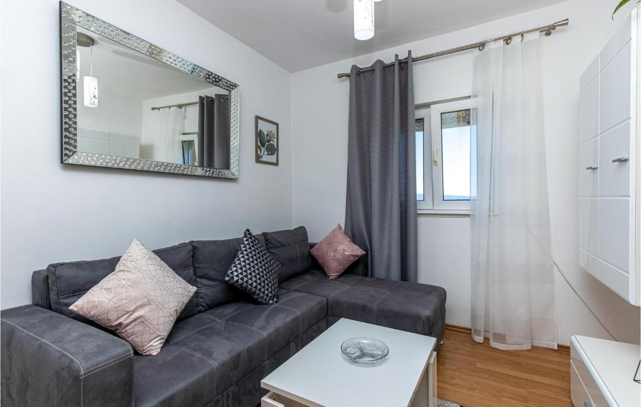 Amazing Apartment In Kostrena With 1 Bedrooms And Wifi المظهر الخارجي الصورة