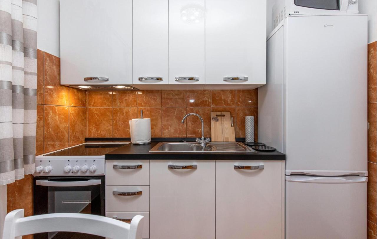 Amazing Apartment In Kostrena With 1 Bedrooms And Wifi المظهر الخارجي الصورة